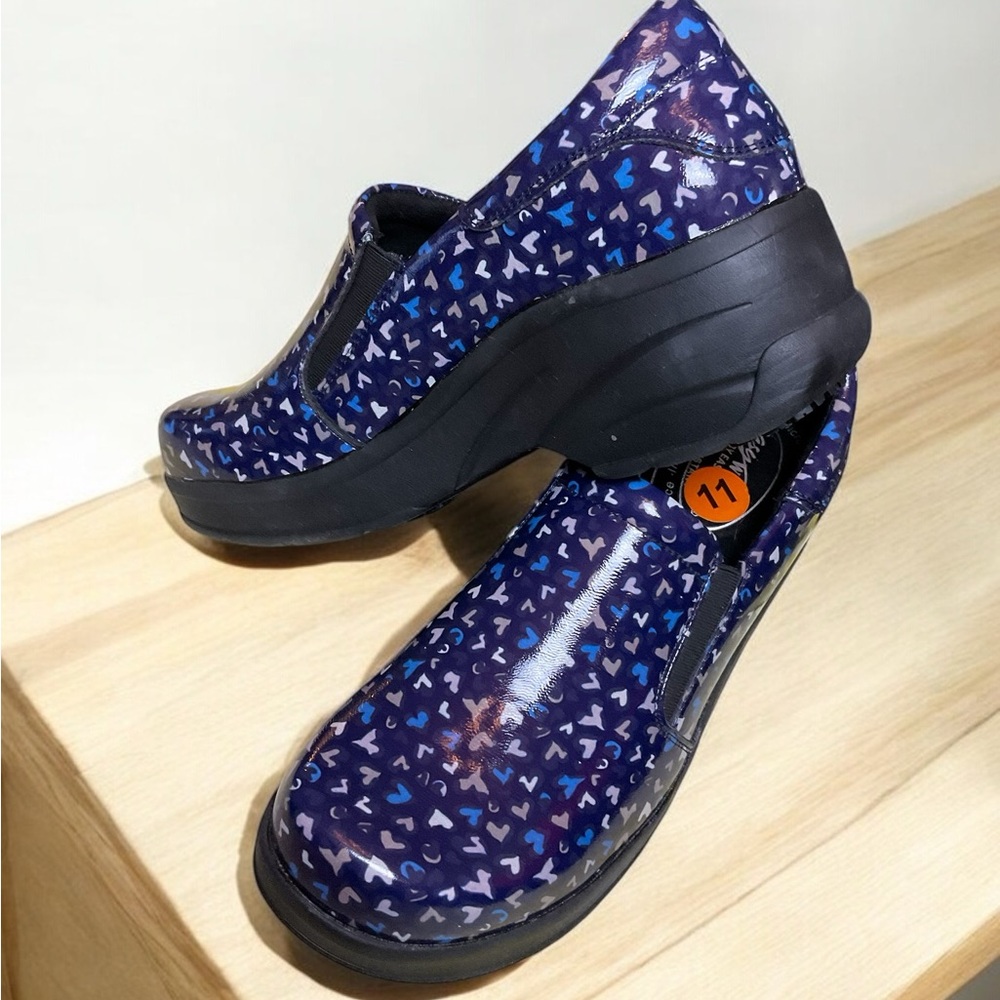 Easy Street Women's Blue and Black Platform Shoes